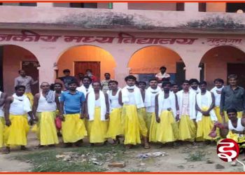 पाहुन जेंका कराओल गेल प्रवासी मजदूरक विदाई : पहिराओल गेल पीयर धोती